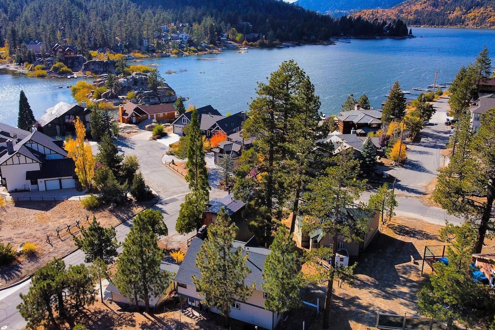 Lakeside in Bearadise by Avantstay Gorgeous Mountain Cabin in Boulder Bay
