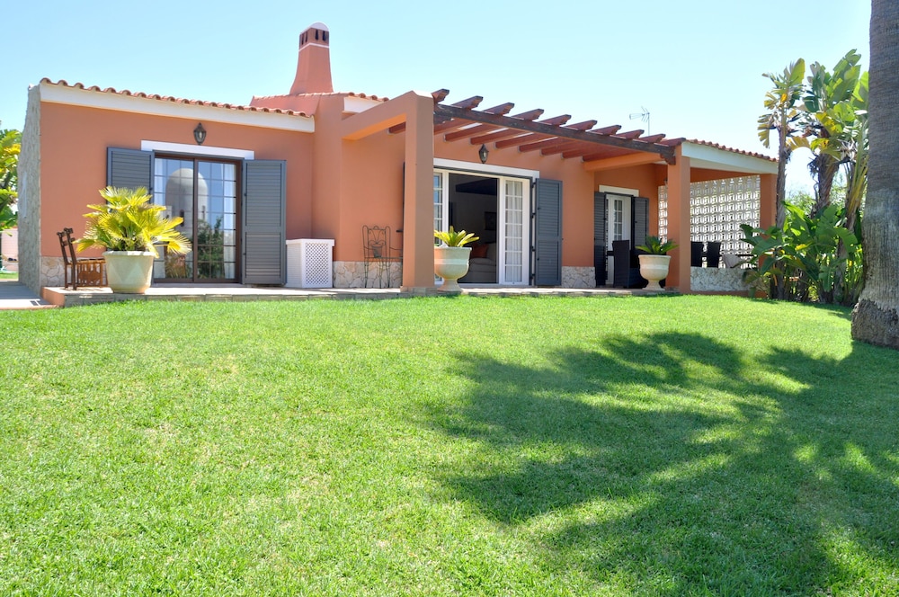 Fantastic for Family Gatherings, Optional Pool Heating, Free Air Con & Wifi