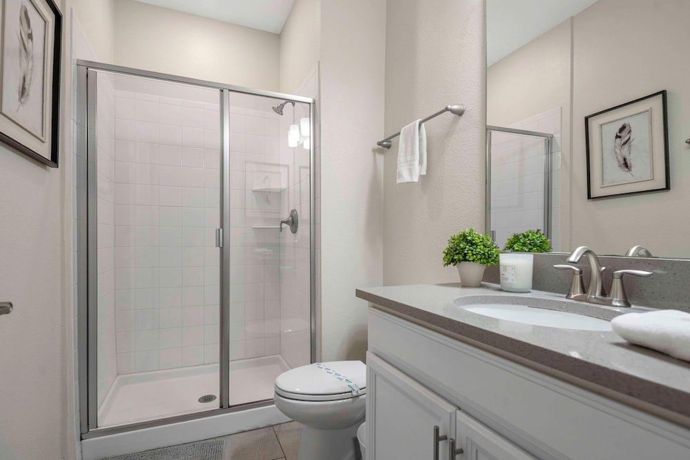 Stylish 4BR Pool Townhome Storey Lake