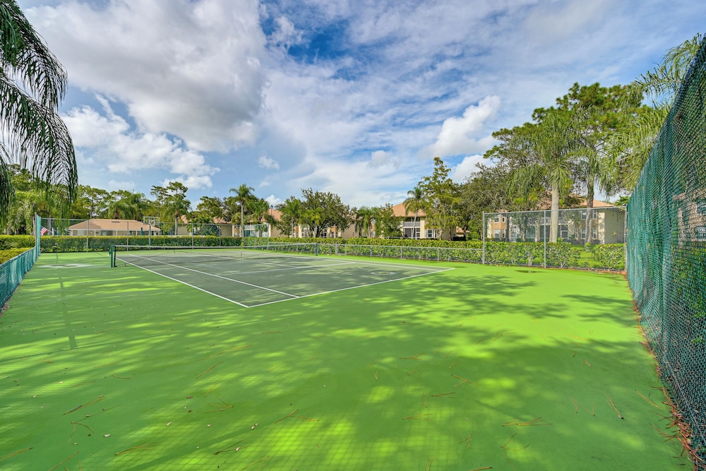 Golf, Swim & Relax! Condo 8 Mi to Dtwn Naples