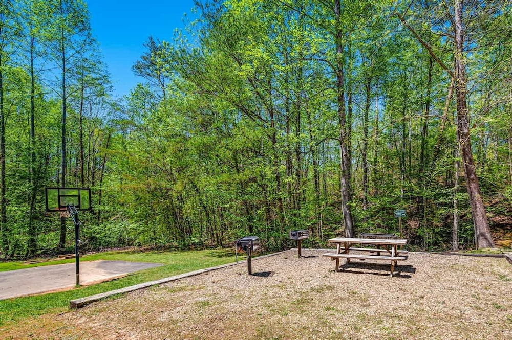 Sleeps 8 Pool Playground Mountain Views Hot Tub