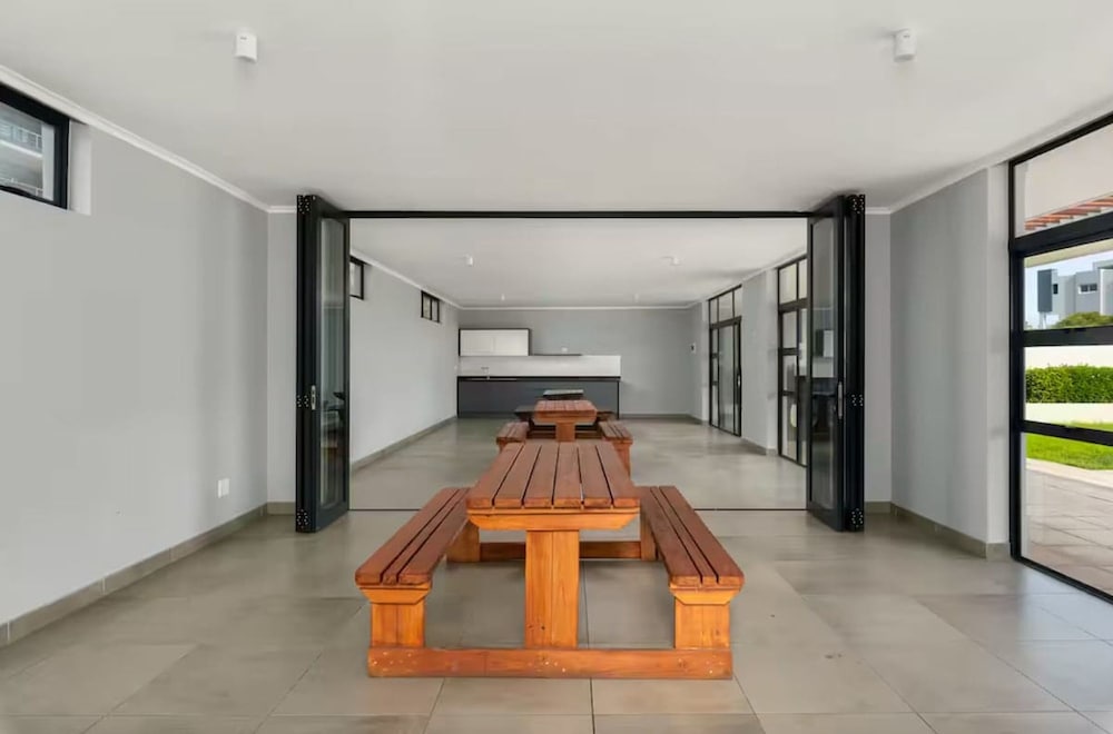 Modern 2 Bed Century City Apartment Pool Braai