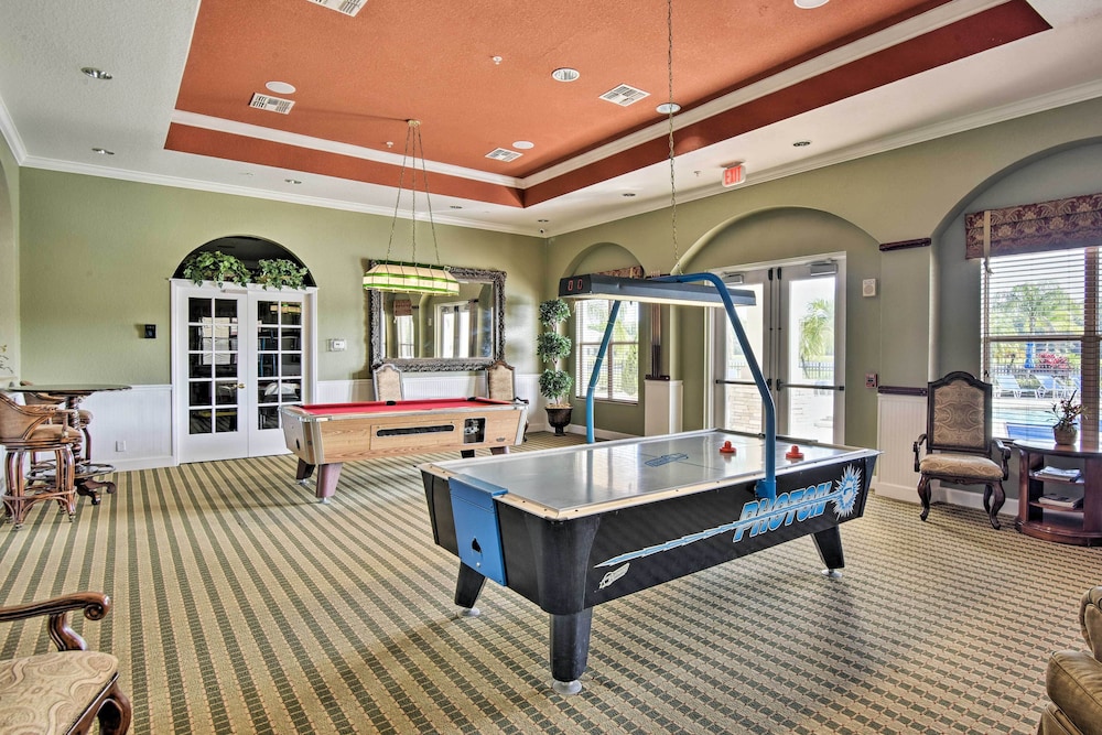 Pool, Hot Tub & Theatre Access: Kissimmee Gem