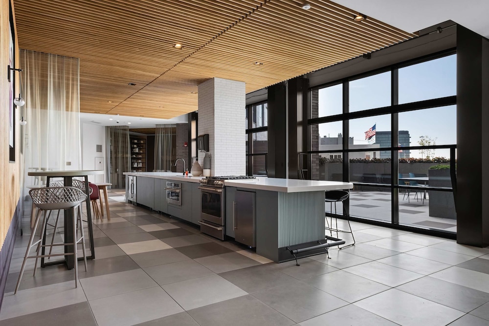 Penthouse Near Fulton Market 3BR Luxury