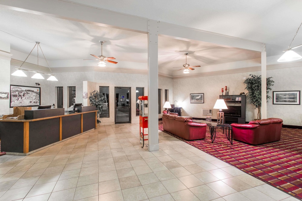 Casper Vacations - Super 8 by Wyndham Casper West by the River - Property Image 2