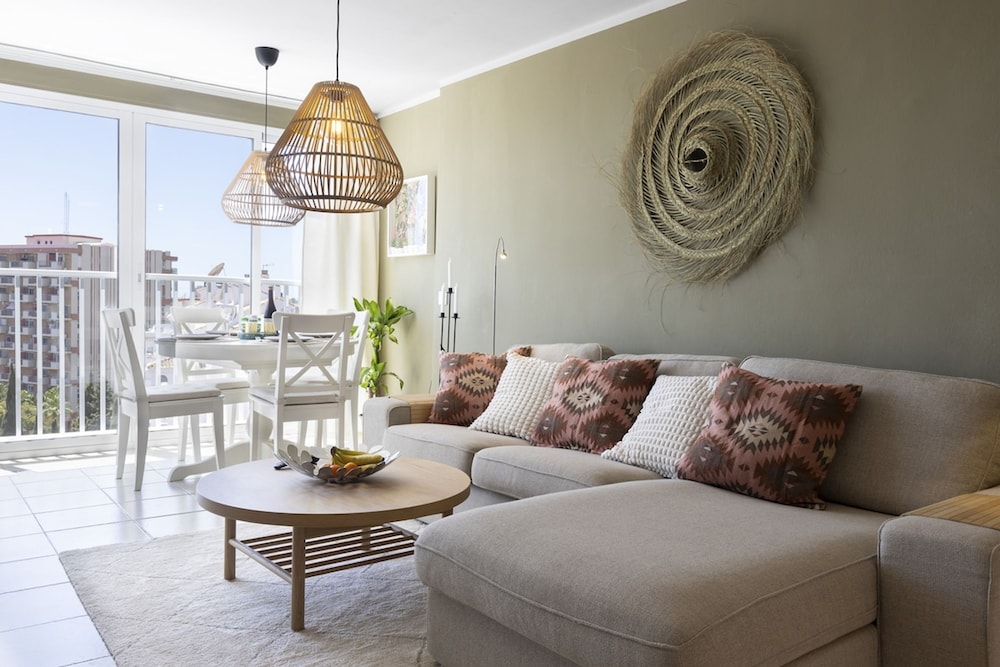 Central Apartment With Seaview Terrace and Pool