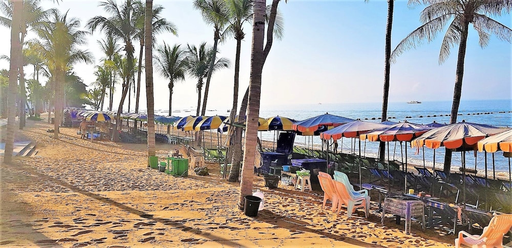 Stylish 2 bed Condo Jomtien