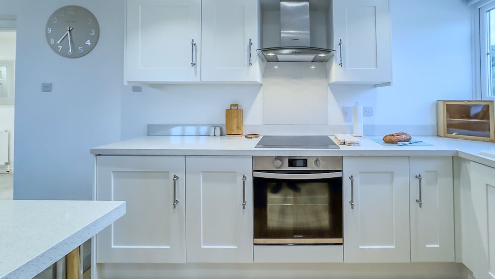 Elegant 2BR Broadstairs Coastal Escape by Adliv