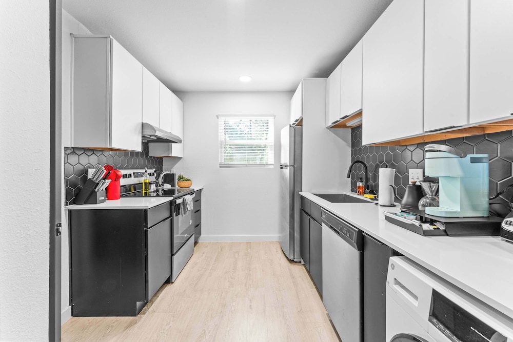 Prime Soco Cute Studio w Laundrywifi 7 Min to DT