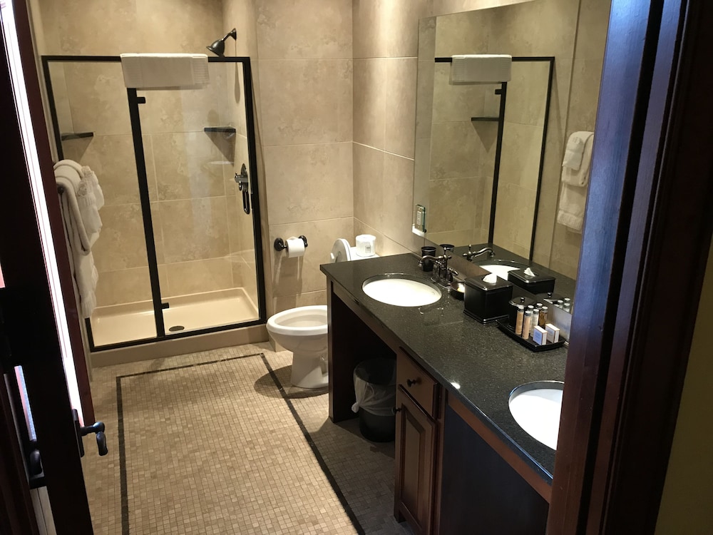 Lawrence Vacations - The Eldridge Hotel - Property Image 7