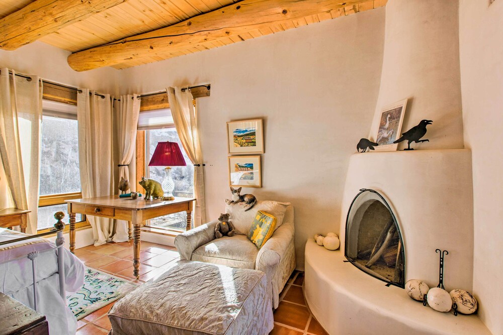 Casita Vacation Rental Near Taos w/ Patio! view 4