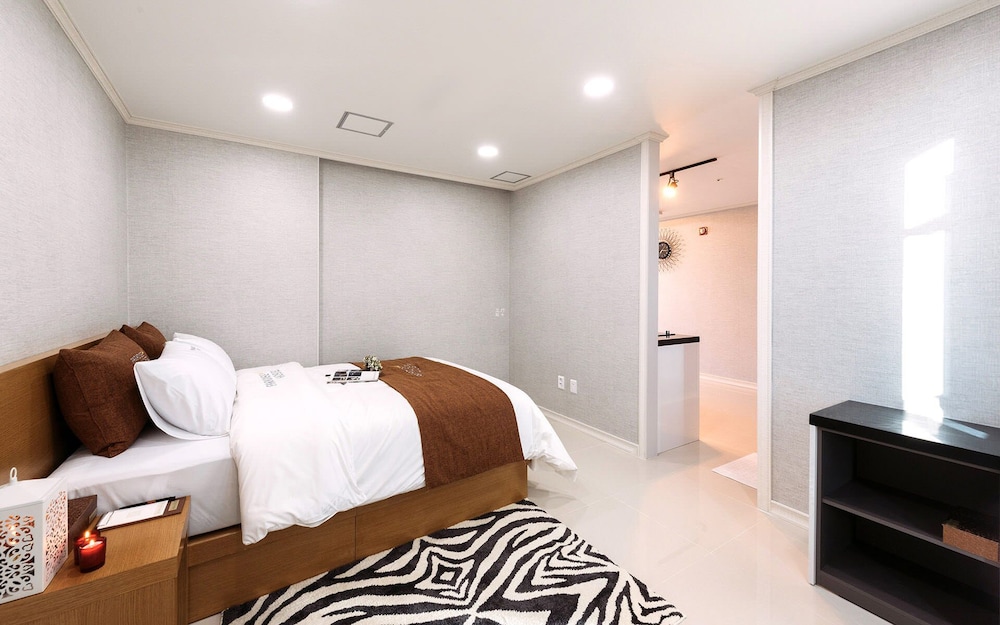 Yeosu Paradise Spa Pension