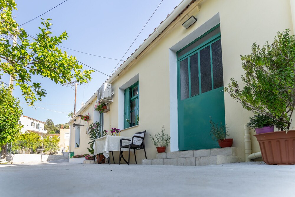 La Casa Cottage view 4