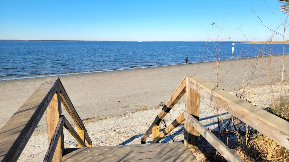Beach Racquet B by Tybee Vacation Rentals