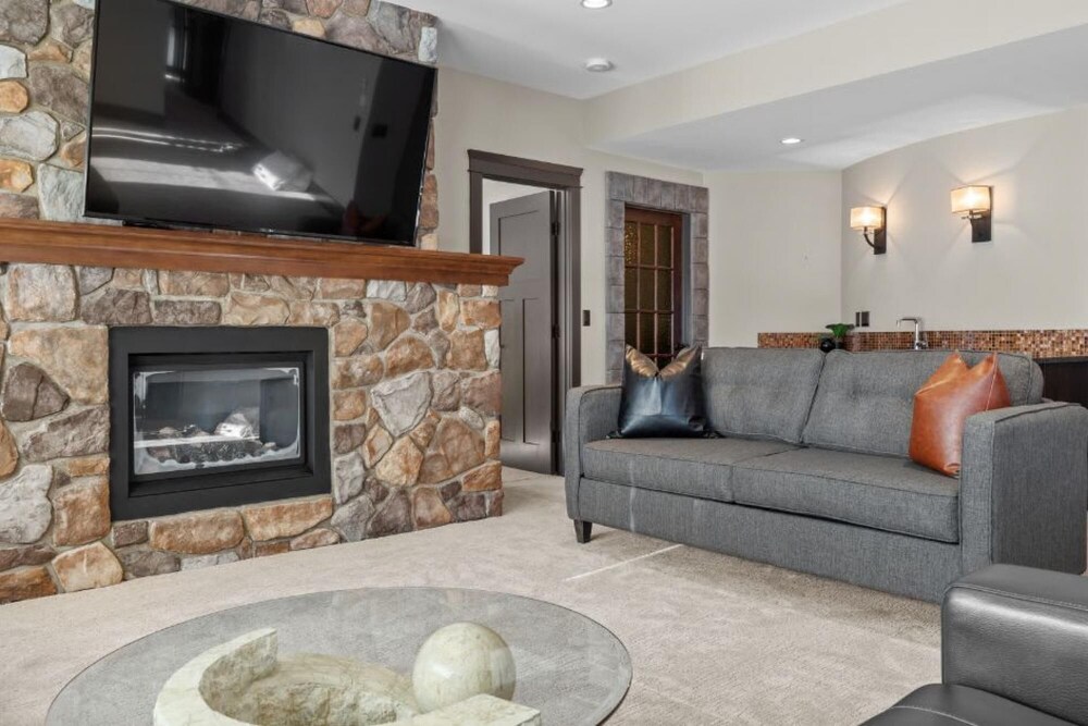 Windhorse Manor No Service Fees Patio BBQ