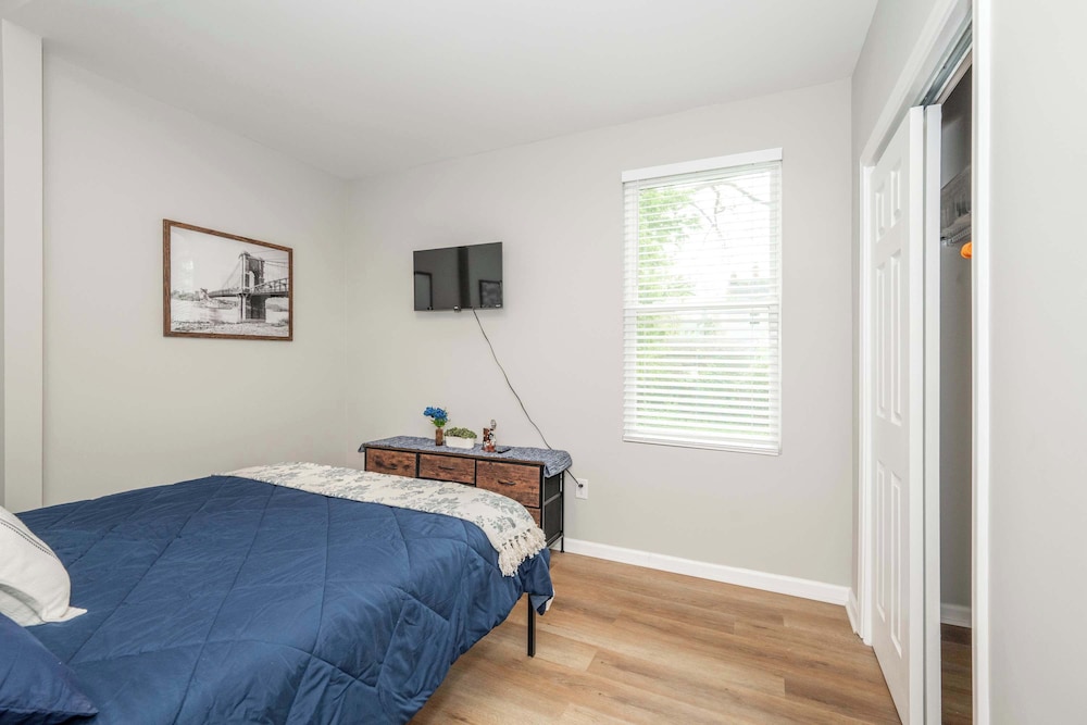 Queen City Retreat 1 - Cozy Home for 6 Near Attractions & Restaurants