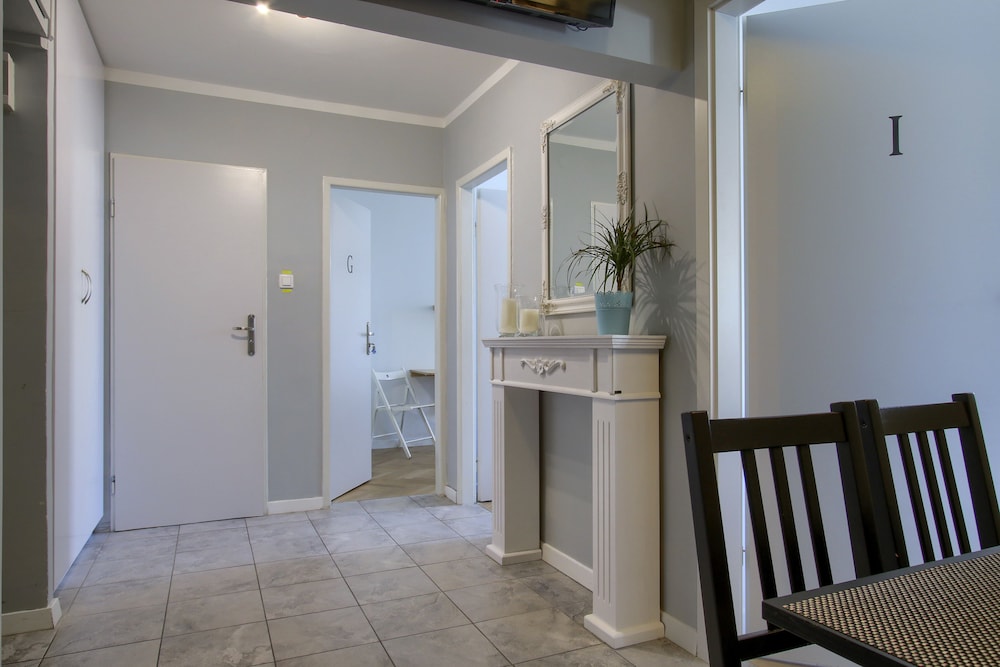 UNIT Short Rent Apartment by Warsaw Metro Station