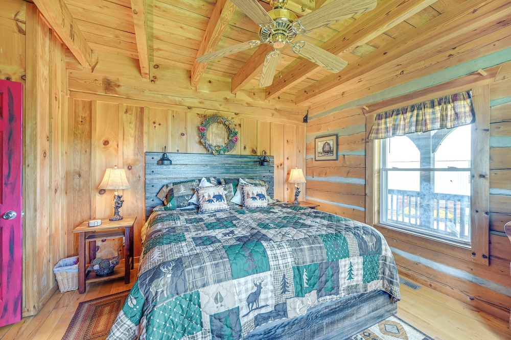 2 Mi to Mabry Mill: Mtn-view Cabin w/ Porch!