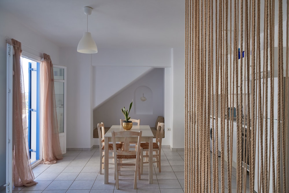 Cleopatra Seaside Homes Paros