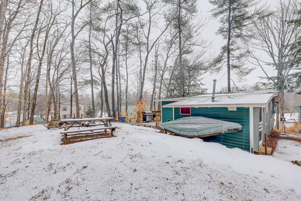 Lovely Maine Cabin w/ Deck, Gas Grill & Fire Pit!