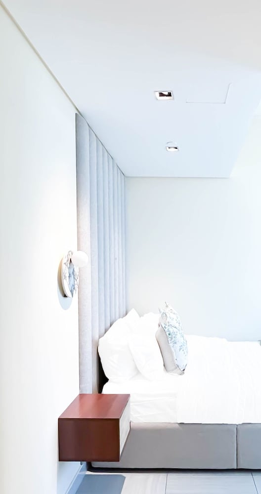 Stylish 1BR With Balcony City Views O2 Tower, JVC