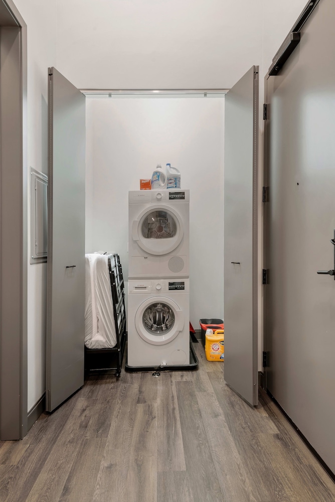 Two Units Seamless Stay Downtown Convenience