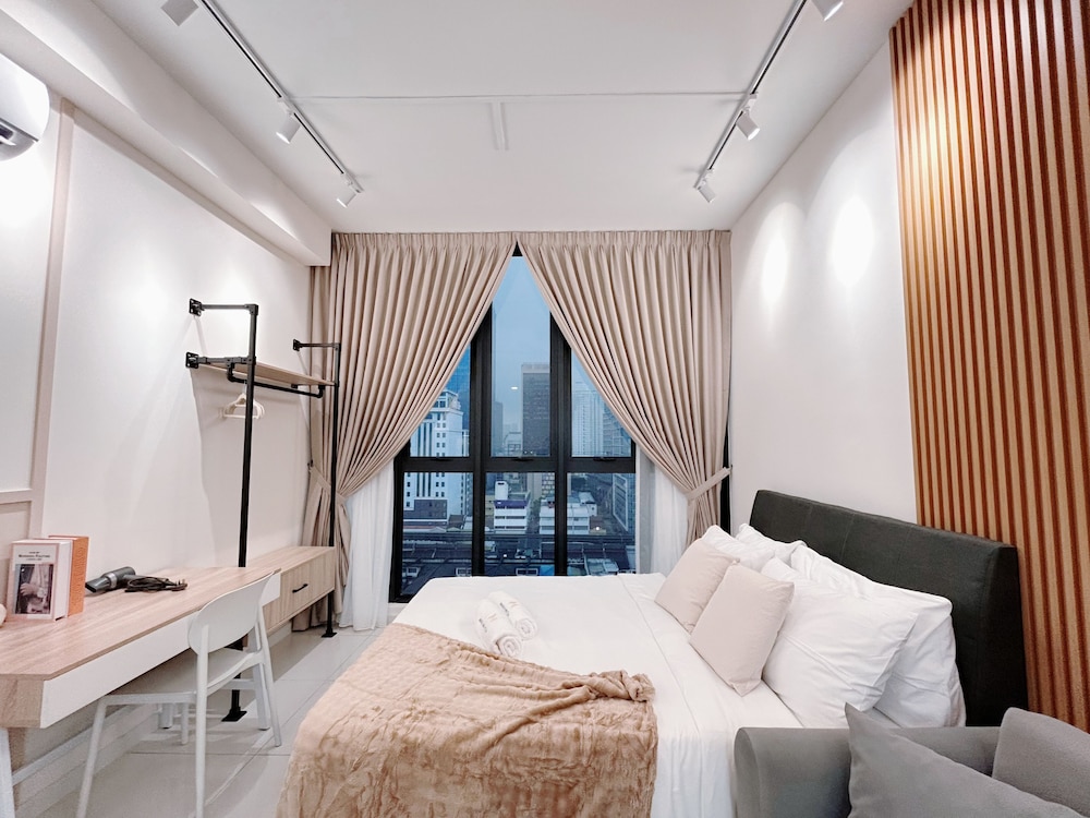 Majestic Residence by Manhattan Group