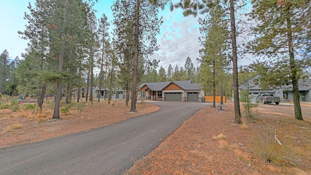 56593 Celestial Dr 4 Bedroom Home