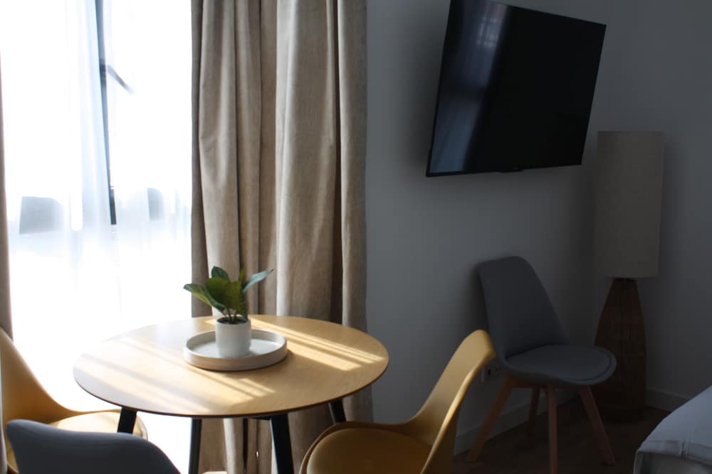 APARTAHOTEL MADRID URBAN SUITES - EDIFICIO EXCLUSIVO - 7 Apartments Boutique Full Equiped