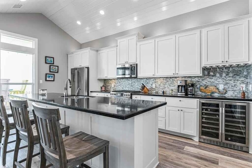 4 Biscayne 4 Bedroom Home by RedAwning view 3