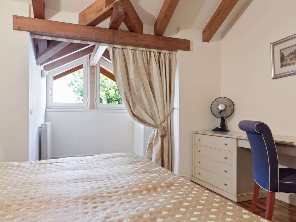 Residence Located on the Shores of Lake Maggiore view 5
