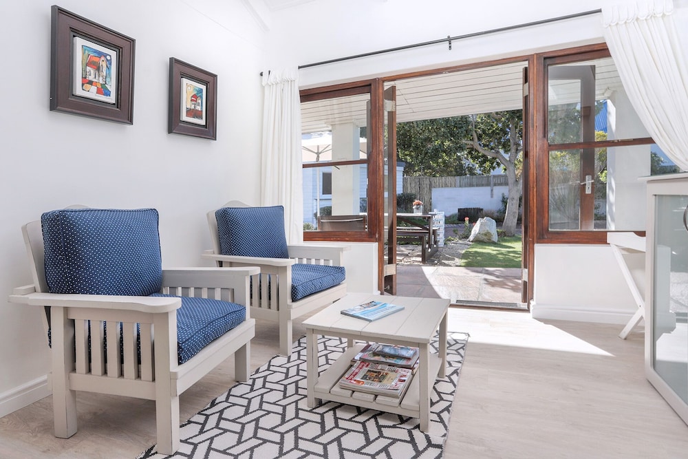 Sixteen Guest House on Main