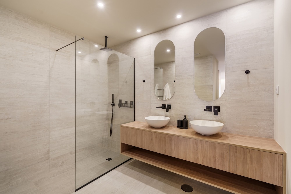 Green Coast Beachfront Retreat by Minho s Guest