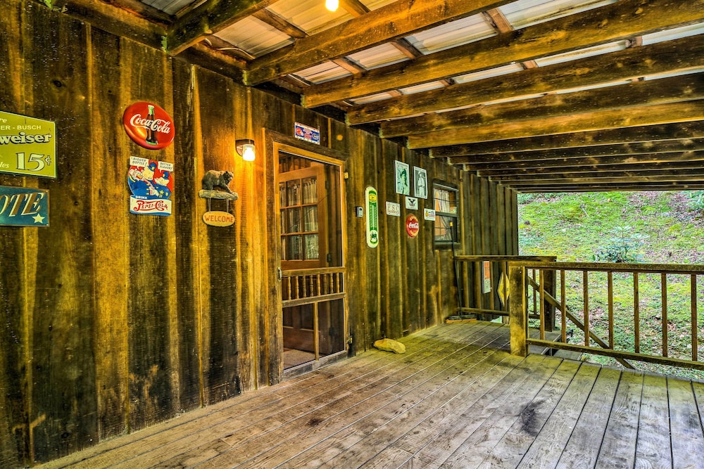 Tellico Plains Cabin - 5 Acres, Backyard Creek! view 4