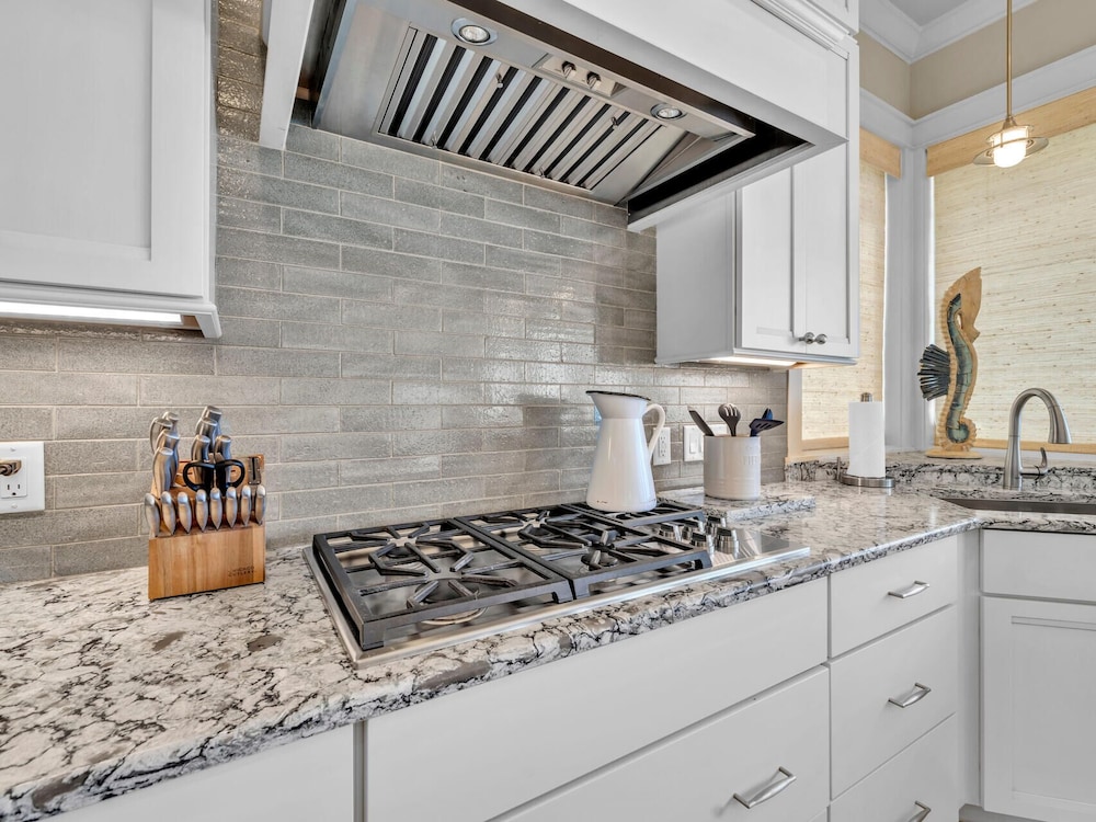4BR Beachfront Home With Hot tub & Private Beach Access!