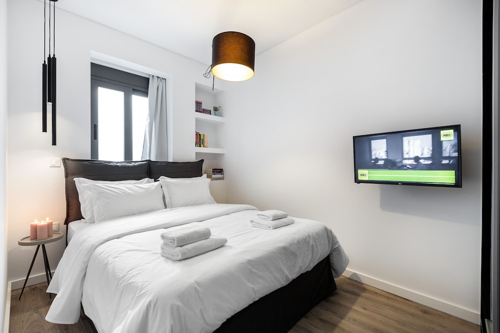 Elysan Urban Stays