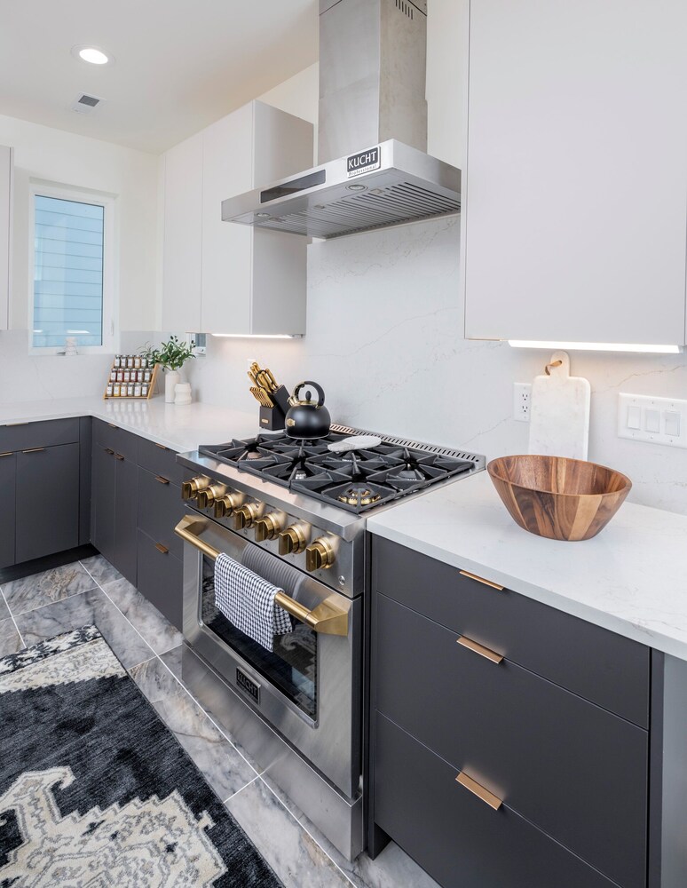 New Luxe Townhome - Rooftop Pool