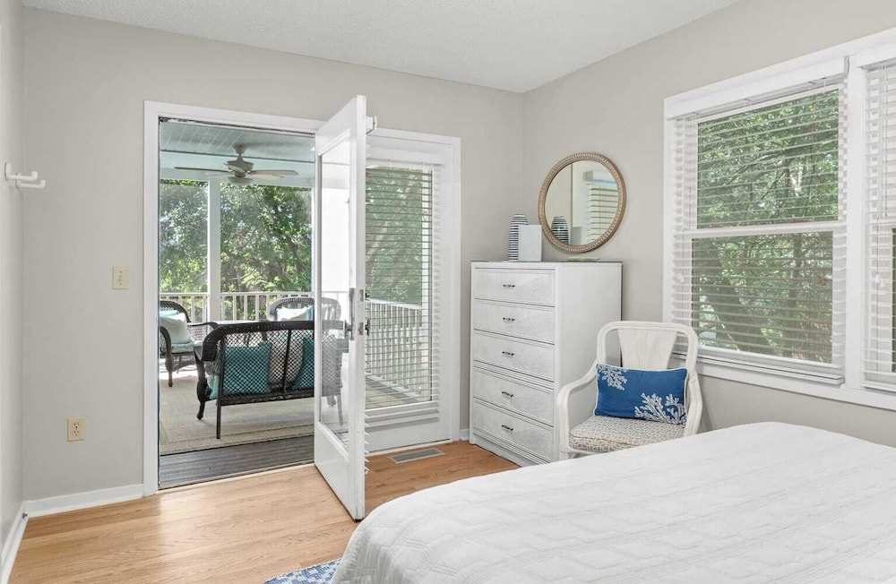 Steps to Beach & Pool Screened Porch Pelican Bay 45 at Wild Dunes Resort