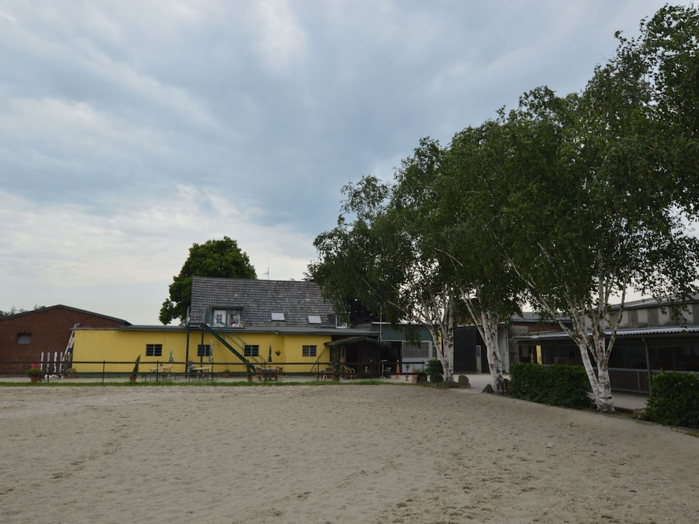 Farmstay Comfort in Juchen view 3
