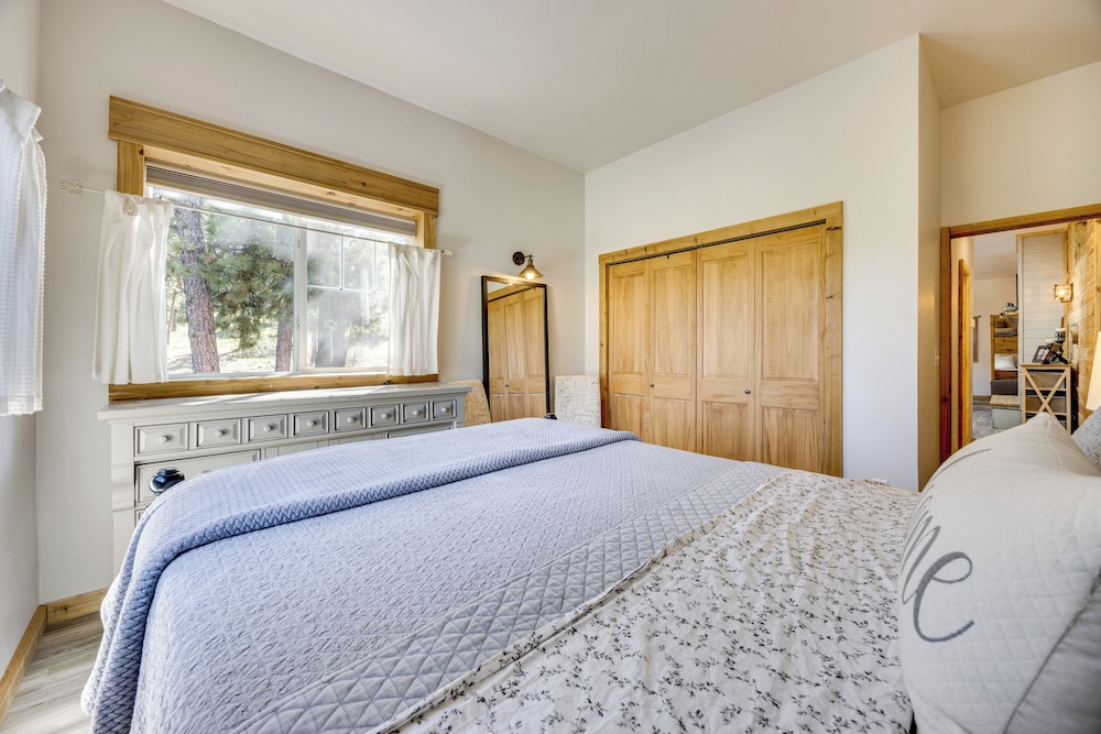 13 Mi to Usafa: Peaceful Colorado Springs Getaway!
