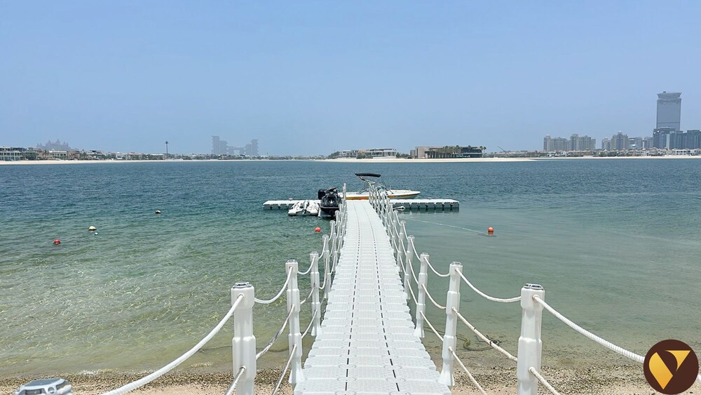 Grandeur Private Beach Walk to Mall