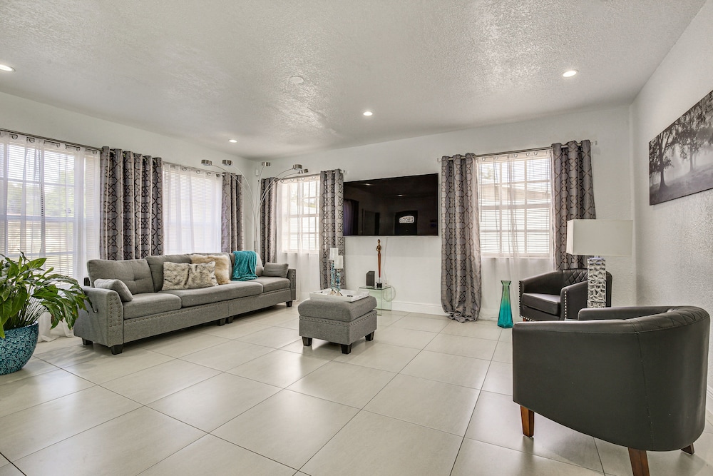 Fort Lauderdale Vacations - Sun-soaked Lauderdale Lakes Home w/ Private Pool! - Property Image 6