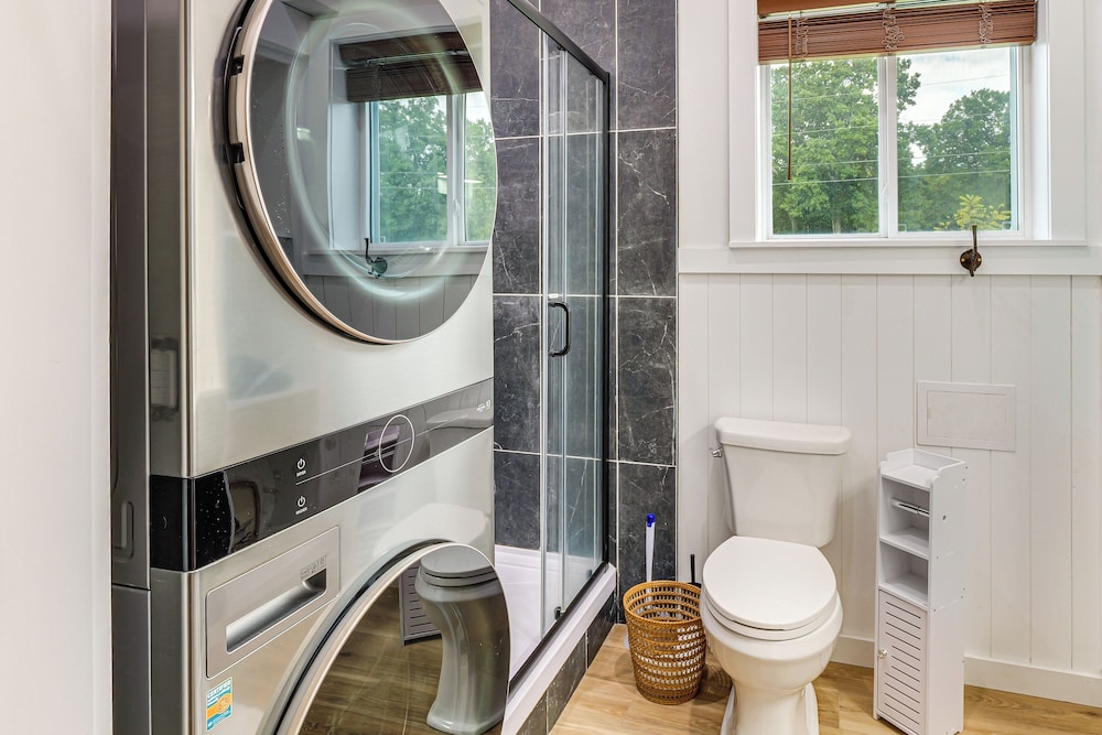 Luxe Stable Suite: Farm Stay in Lebanon!