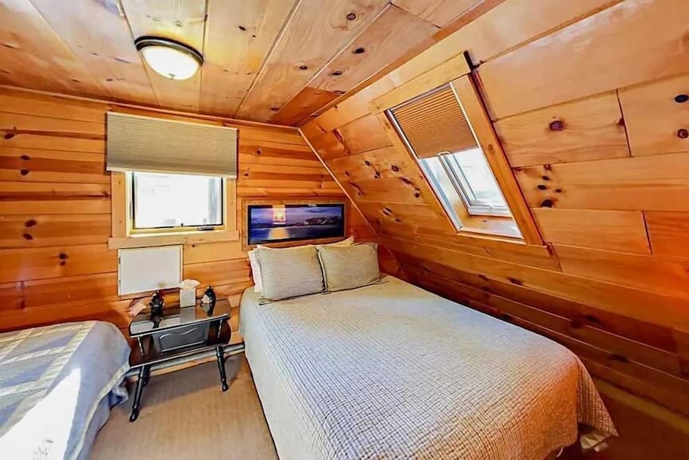 Lake Tahoe Vacations - 3988 Manzanita Avenue 2 Bedroom Cabin - Property Image 3