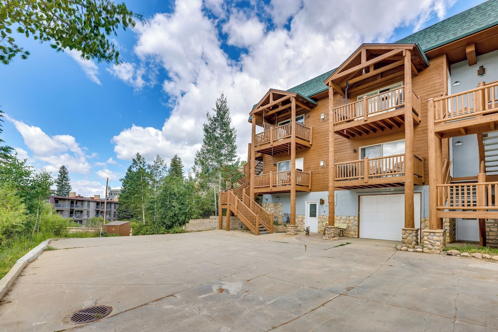 Cozy Condo w/ Views, 3 Mi to Winter Park Resort!