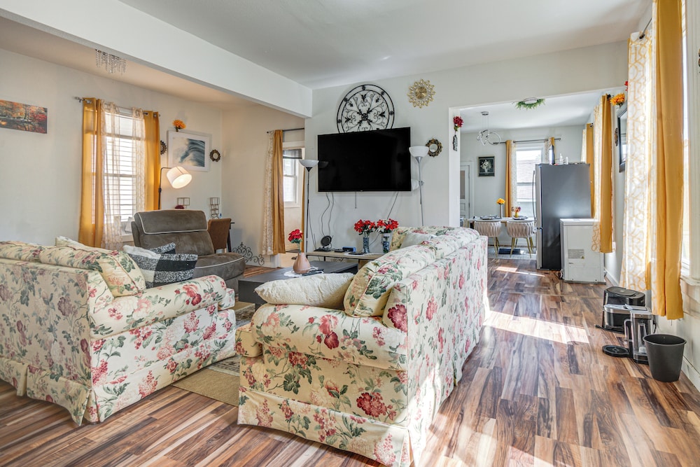 2 Mi to Dtwn Milwaukee: Family Home w/ Yard