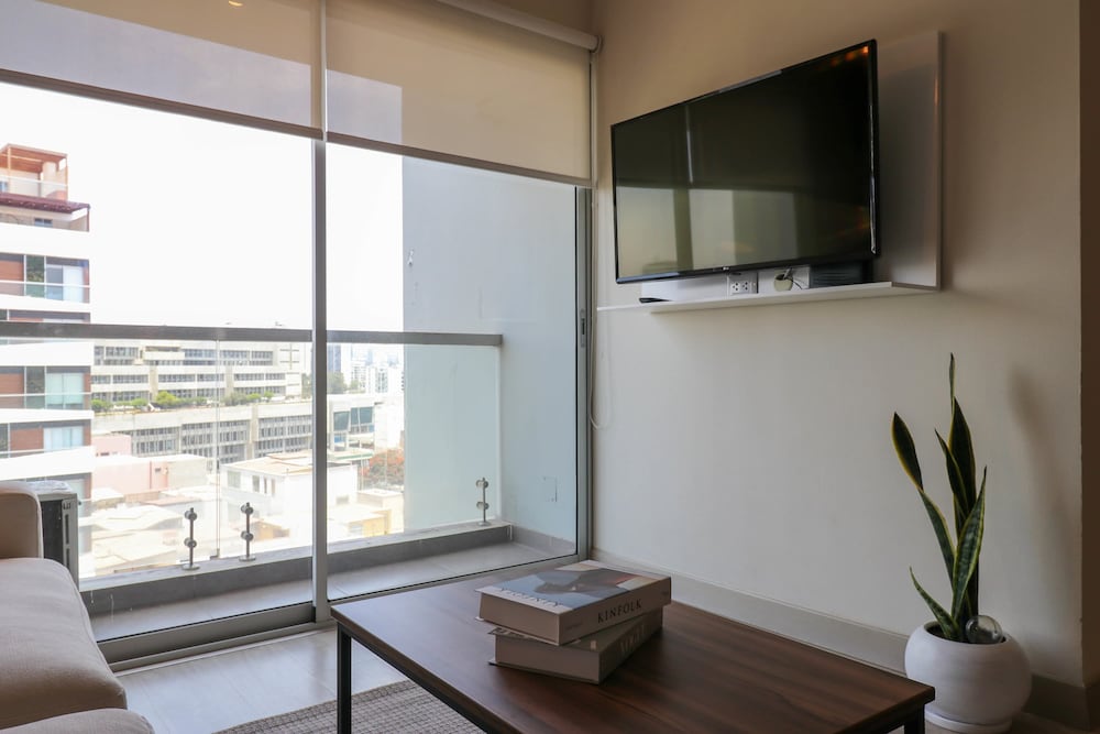 w Prestigious 2BR w Balcony in Barranco