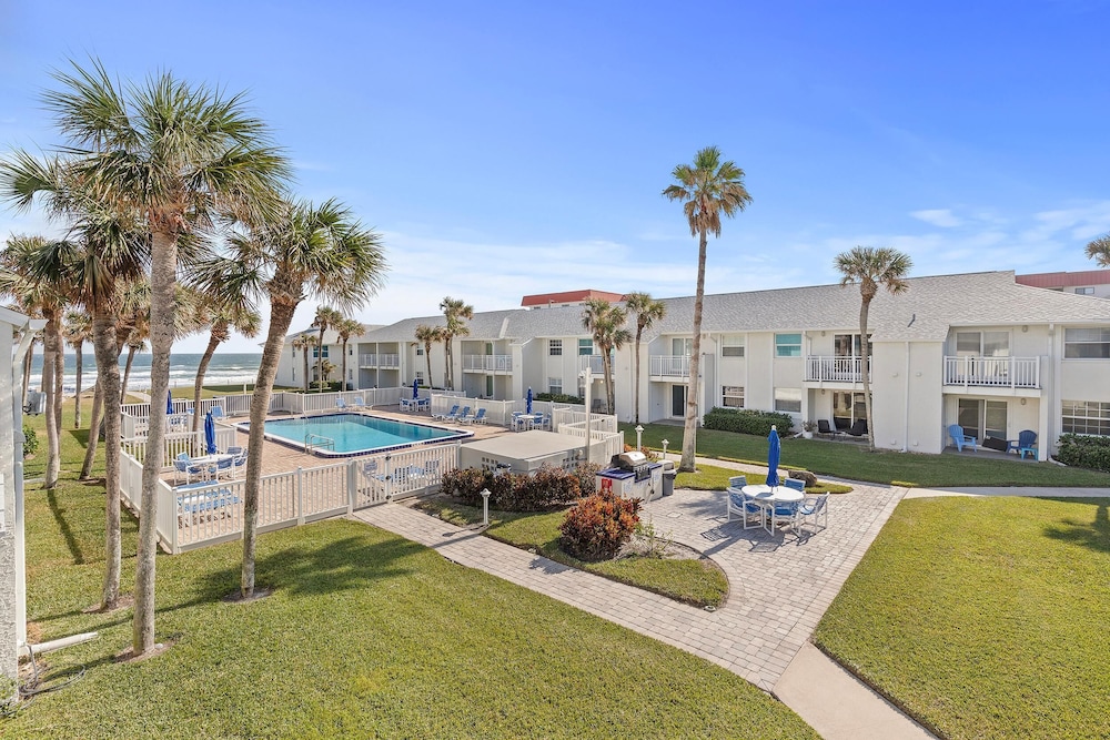 Colony Beach Club 237