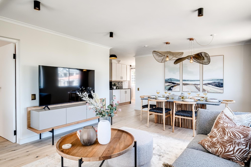 Green Point Modern 2bed Apartment Azura Atlantic