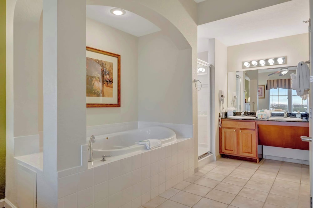 2BR Fireworks View With Pool Spa 5 Minutes to Disney